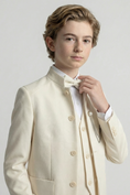 Bild in Galerie-Betrachter laden, Boys Ivory 3-Piece Suit with Chain Detail for Weddings & Formal Galas