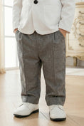 Bild in Galerie-Betrachter laden, Boys White 2-Piece Suit with Grey Shawl Collar for Garden Weddings