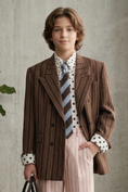 Bild in Galerie-Betrachter laden, Brown Striped Double-Breasted Suit