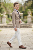 Cargar la imagen en la vista de la galería, Boys Brown Linen-Blend Blazer with White Trousers 2-Piece Suit