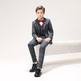 Bild in Galerie-Betrachter laden, Dark Grey Plaid Elegant 5 Piece Boys Suits