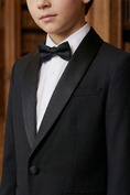 Cargar la imagen en la vista de la galería, Boys Black Shawl Lapel Tuxedo Blazer
