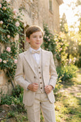 Bild in Galerie-Betrachter laden, Boys Natural Linen 3-Piece Suit with Notch Lapel

