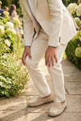 Load image into Gallery viewer, Boys Ivory Classic 2-Piece Suit Jacket & Pants Set
