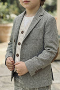 Cargar la imagen en la vista de la galería, Boys Gray Elbow Patch With Brown Suede Fabric Single-breasted Blazer
