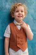 Cargar la imagen en la vista de la galería, Boys Reddish Linen Blend Double-breasted Vest
