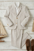 Cargar la imagen en la vista de la galería, Boys Beige Seersucker 2-Piece Suit
