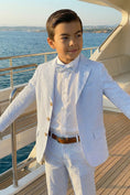 Cargar la imagen en la vista de la galería, Boys Light Blue Gingham Seersucker 2-Piece Suit
