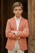 Gallery viewerに画像を読み込む, Boys Coral Linen Blazer & Beige Linen Trousers 2-piece Suit
