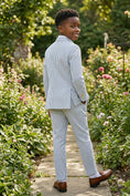 Load image into Gallery viewer, Boys Seersucker Stripe Double-Breasted 2-piece Suit
