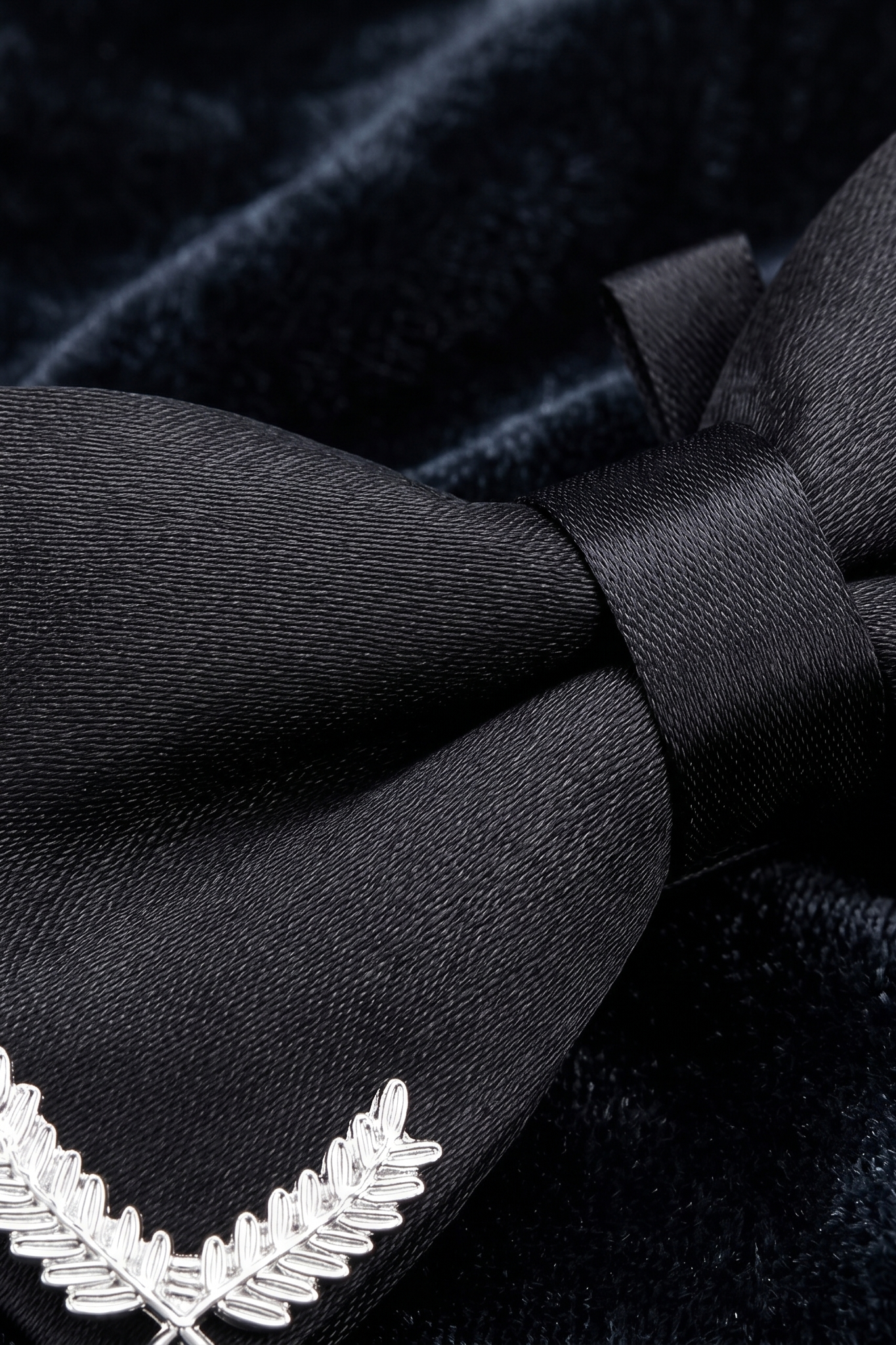 Double-Layered Wheat Brooch Satin Bow Tie