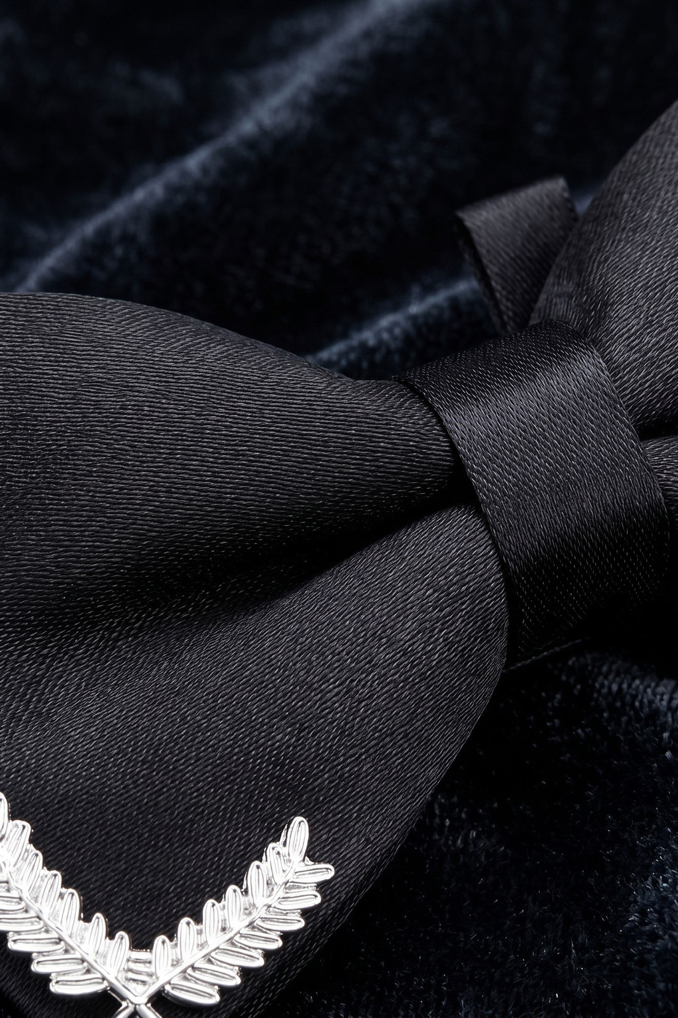 Double-Layered Wheat Brooch Satin Bow Tie
