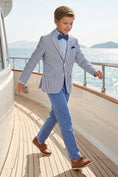 Charger l'image dans la visionneuse de la galerie, Boys Seersucker Stripe Blazer with Light Blue Trousers 2-Piece Suit for Weddings
